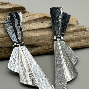 Chic Silver Fan-Shaped Earrings